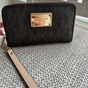 Michael Kors wristlet